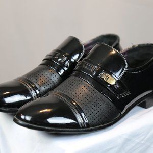 gold chip black shoes